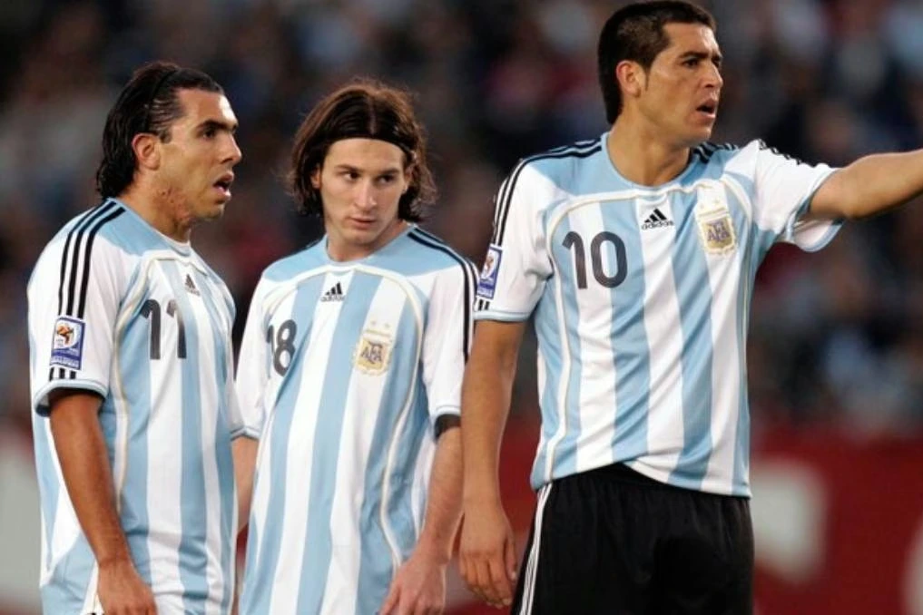 Bombazo: Carlos Tévez confirmó las presencias de Lionel Messi y Juan Román Riquelme en su partido despedida
