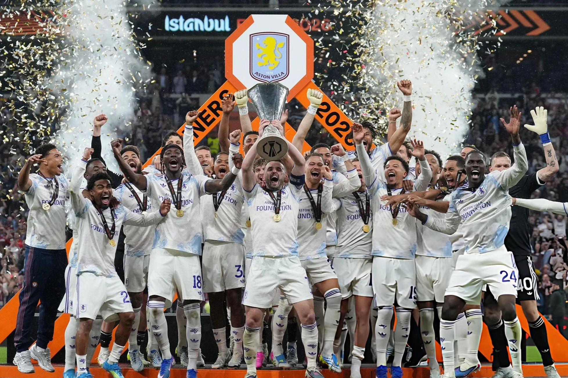 El Aston Villa del Dibu Martínez y Emiliano Buendía le ganó 3-0 al Friburgo y salió campeón de la Europa League