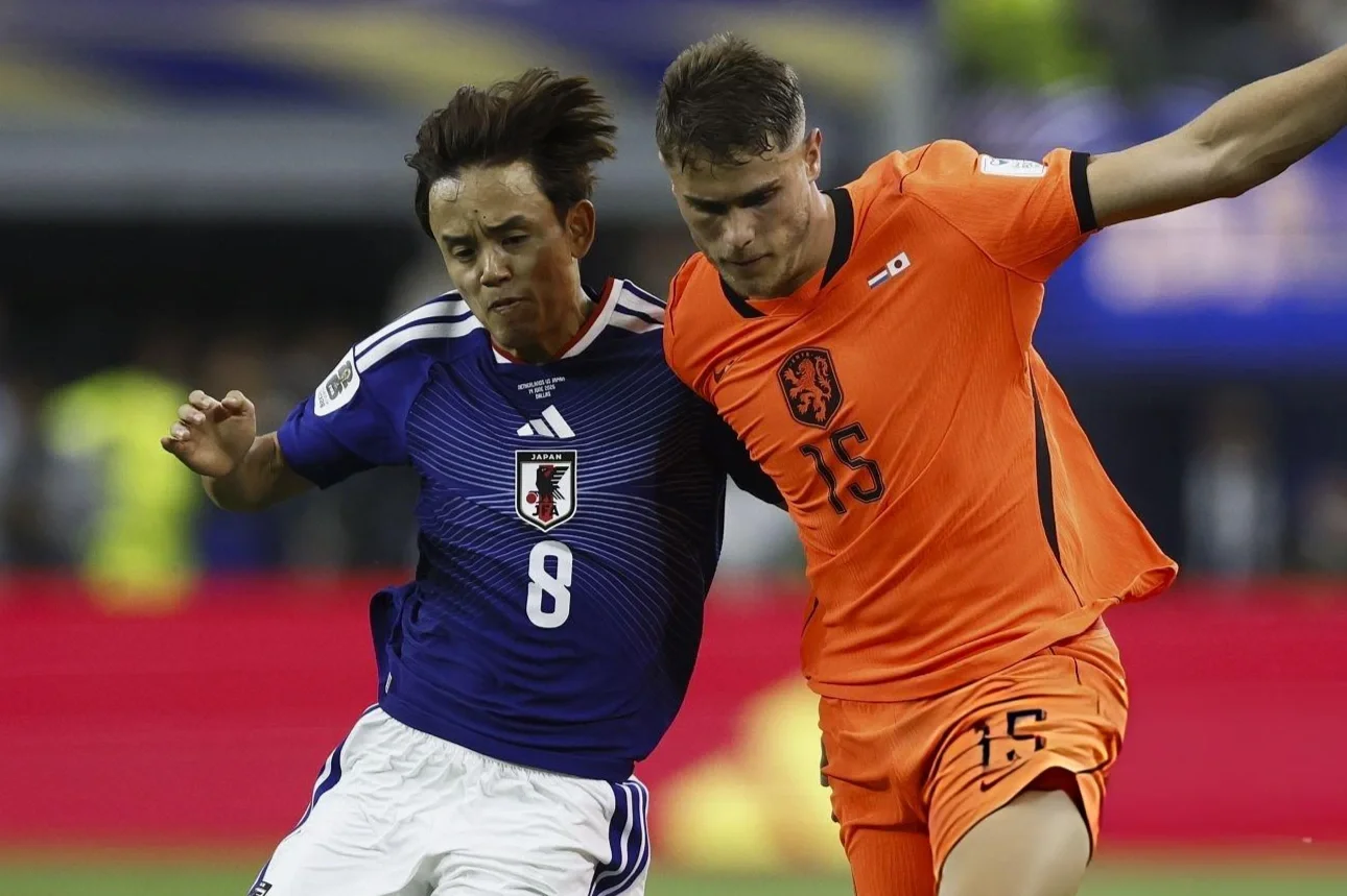 Países Bajos y Japón debutaron con un entretenido empate 2-2