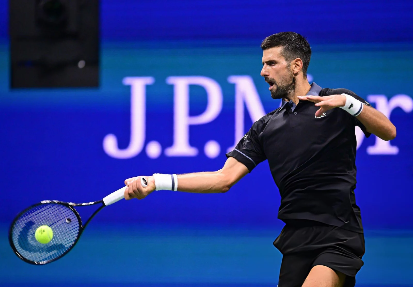 Djokovic pudo revertir el resultado inicial, pero fue perdiendo fuerza en el partido por el desgaste físico