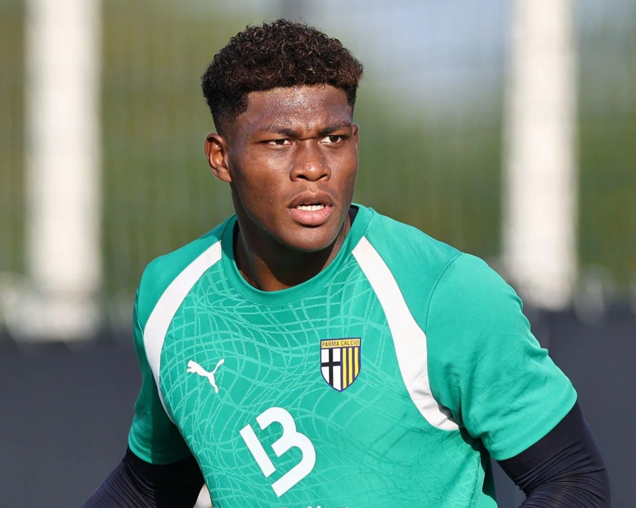 Aston Villa está interesado en Zion Suzuki