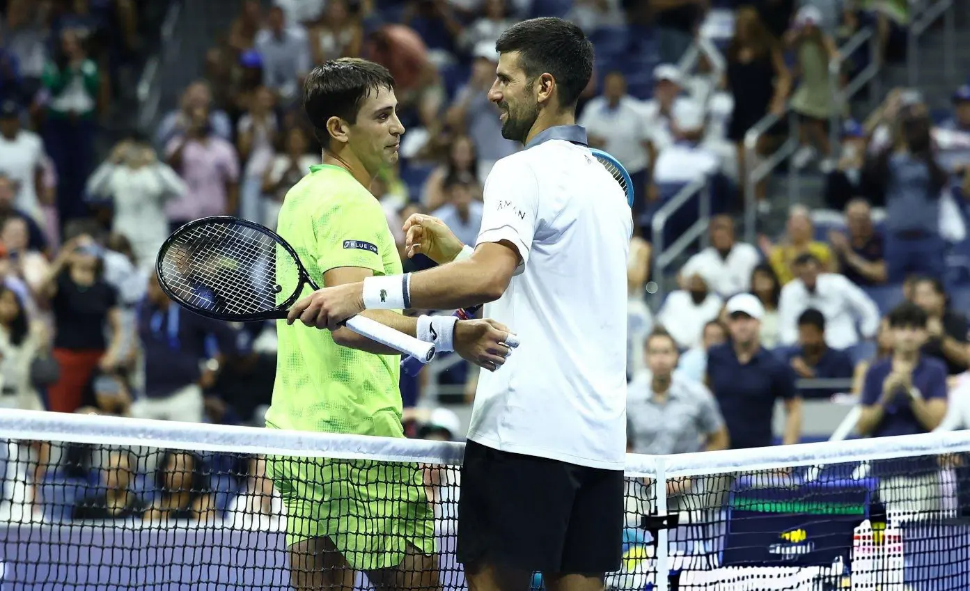 Navone se convirtió en el segundo argentino en eliminar a Djokovic en un torneo Grand Slam