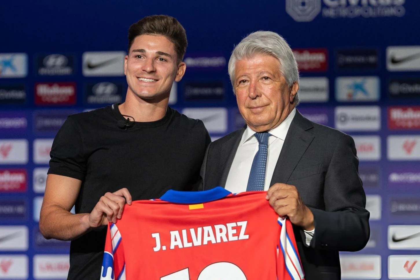 El presidente del Atlético Madrid volvió a ser tajante sobre la situación de Julián Álvarez: "No se vende"