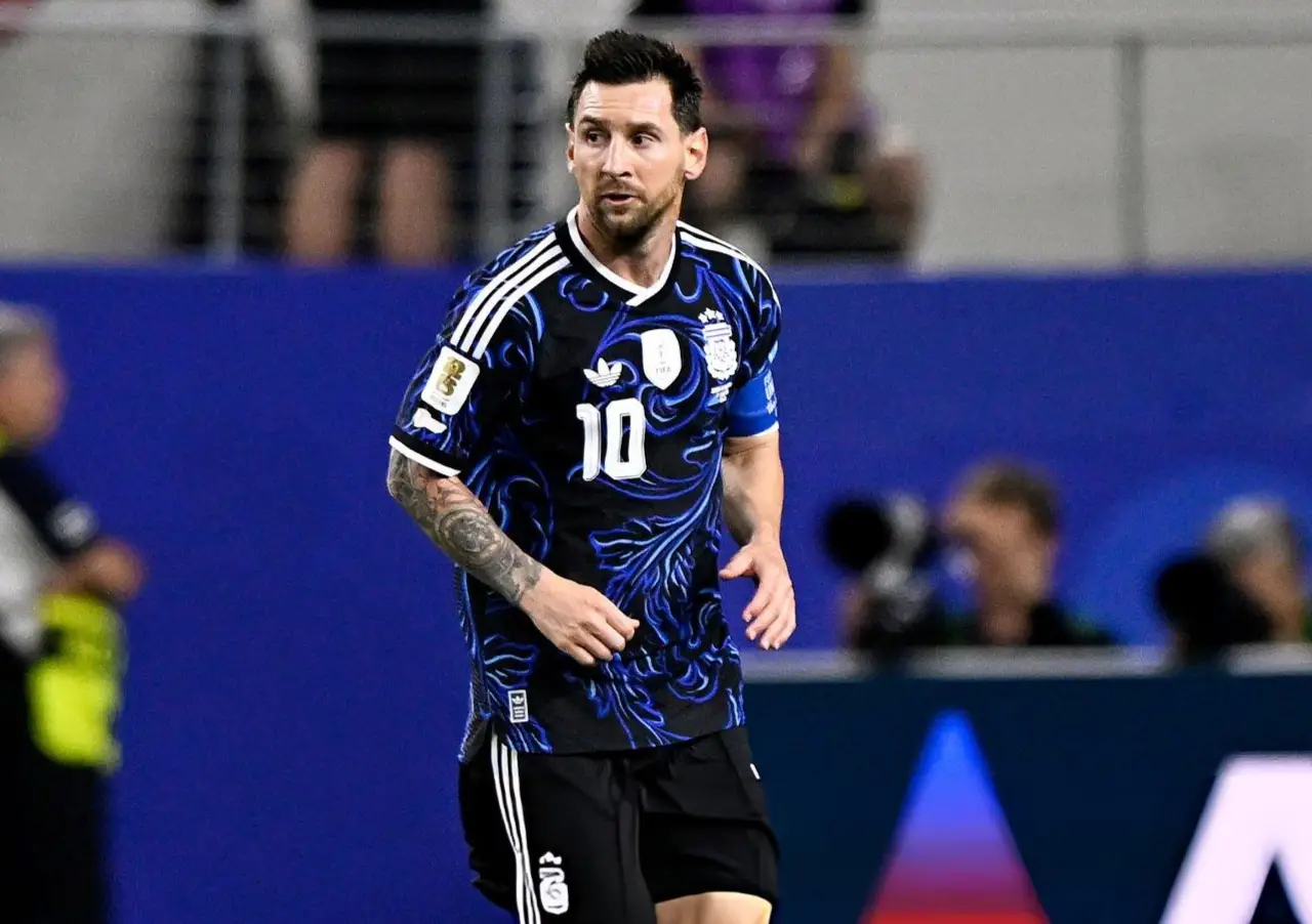 Scaloni downplayed the use of the alternate jersey against England