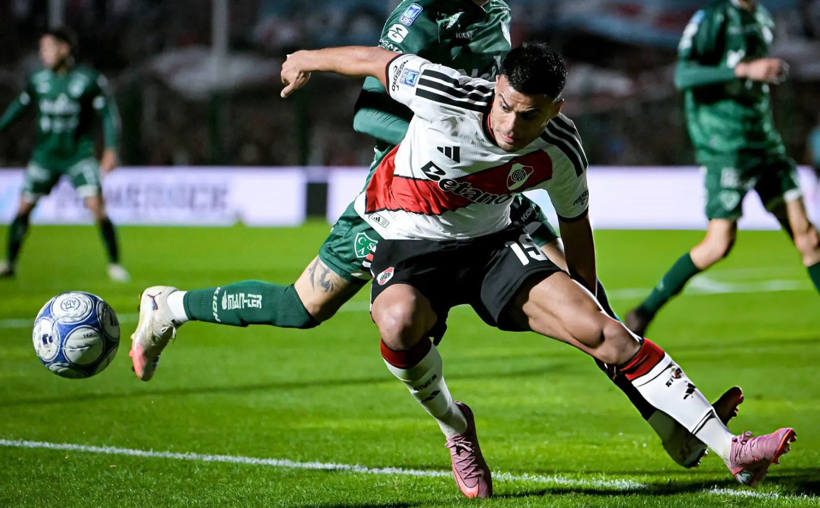 Vera podría perderse el Superclásico