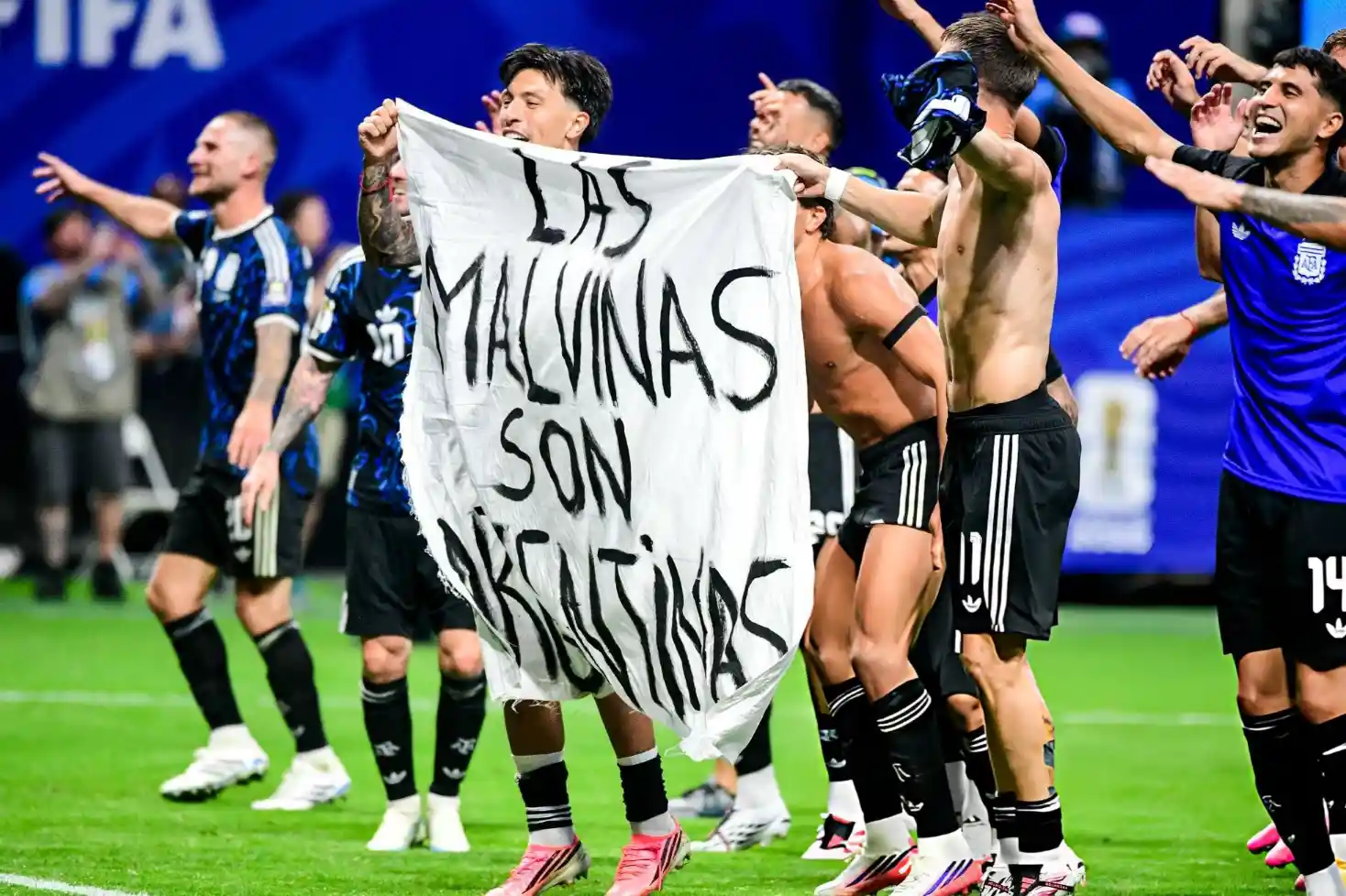 To cry at the crying place: the United Kingdom asked FIFA to investigate the National Team for the Falkland Islands flag