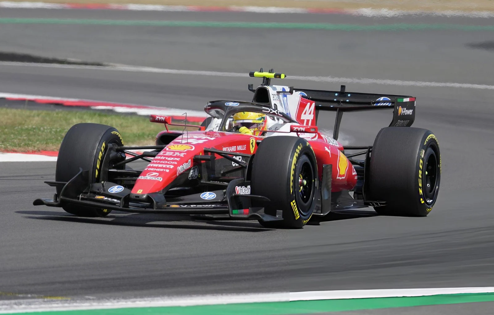 Hamilton tuvo una situación similar a la de Colapinto y Lindblad en el GP de Gran Bretaña, pero solo tuvo una advertencia