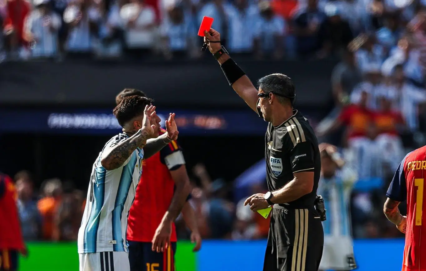 Scaloni quedó con dudas sobre la roja a Enzo Fernández