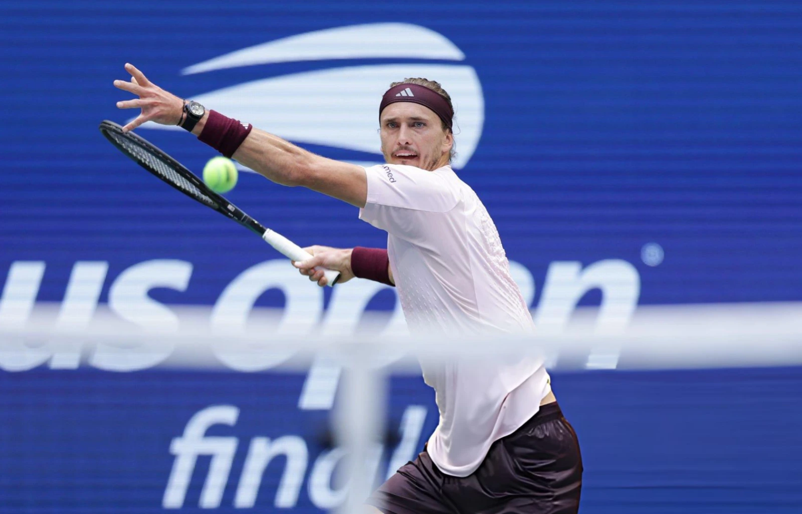 Con jerarquía, Zverev se puso arriba en el partido con dos sets consecutivos