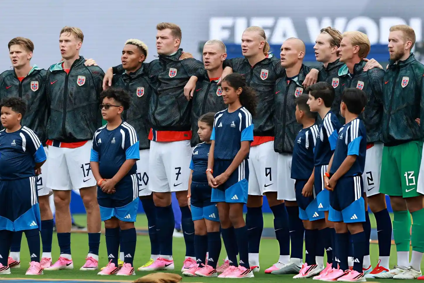 Medios de izquierda en Noruega criticaban a su selección por "no ser lo suficientemente diversa"