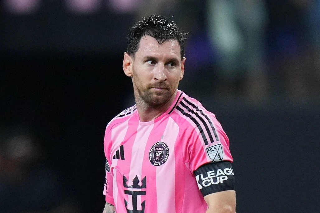 Tras despedir a su padre en Rosario, Lionel Messi regresa a Estados Unidos