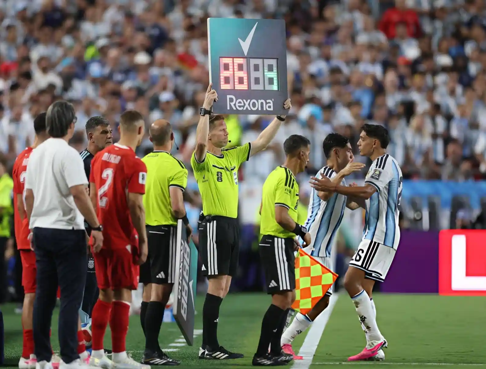 Los jugadores tendrán 10 segundos para dejar la cancha luego de anunciado su sustitución