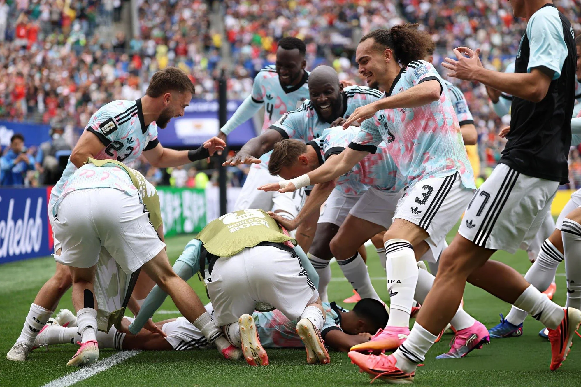 Cine absoluto: Bélgica venció 3-2 a Senegal con una remontada épica y avanzó los octavos de final