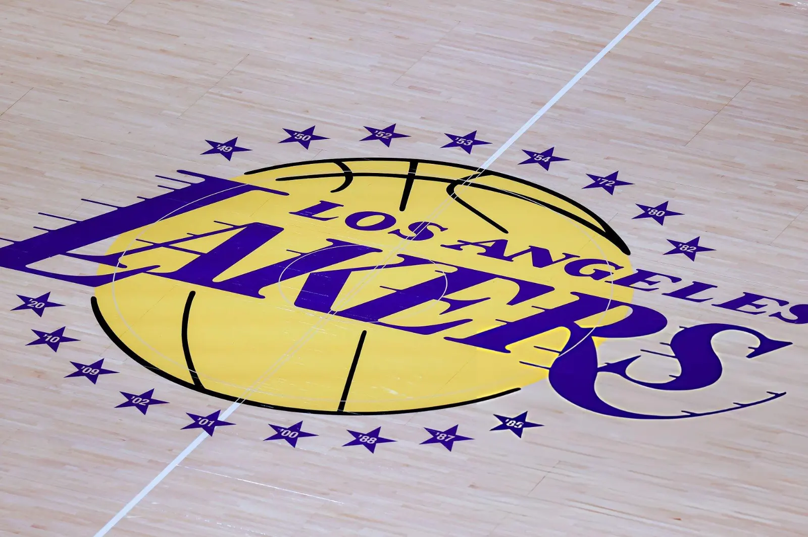 Los Angeles Lakers cambian de dueño en una operación que rompe todos los récords