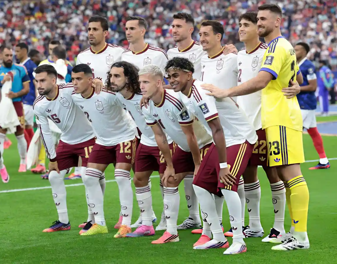 Scaloni destacó a España y felicitó a De la Fuente