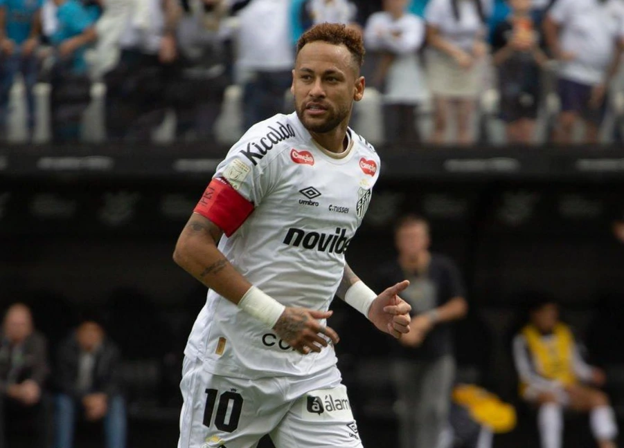 Neymar debe elegir entre seguir en Santos, jugar en otro equipo o retirarse
