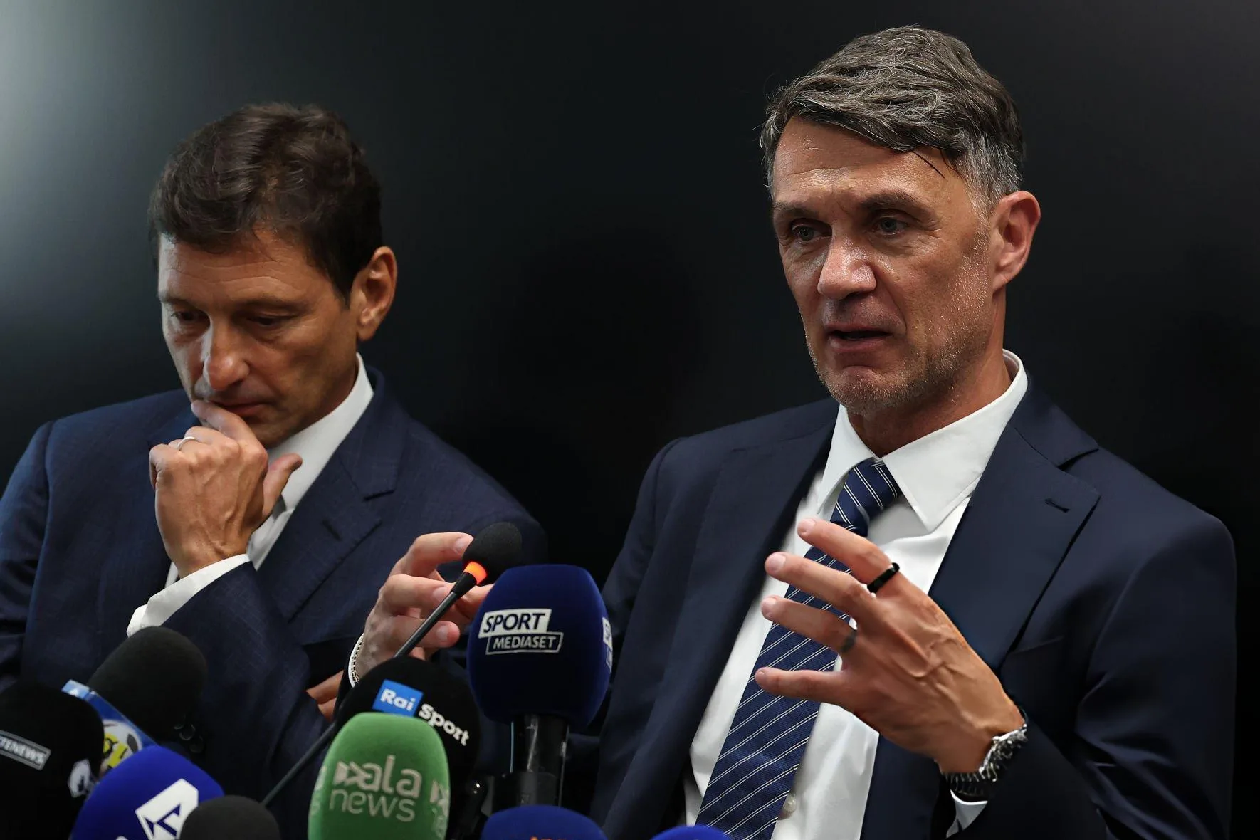 Más problemas en Italia: renunciaron Maldini y Leonardo tras frustrarse la llegada de Pirlo a la Selección