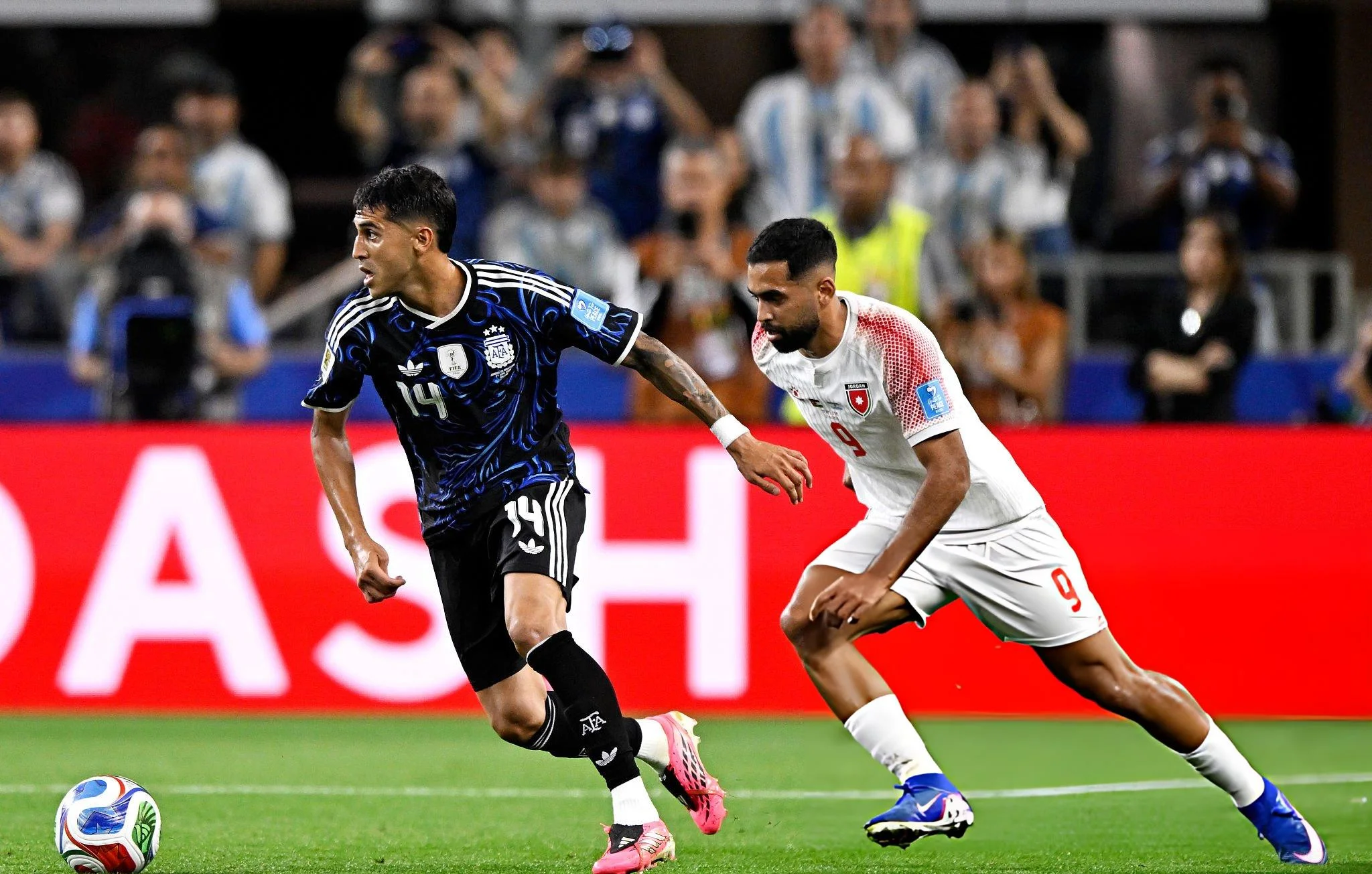 Scaloni quedó satisfecho con la actuación de Palacios como lateral derecho