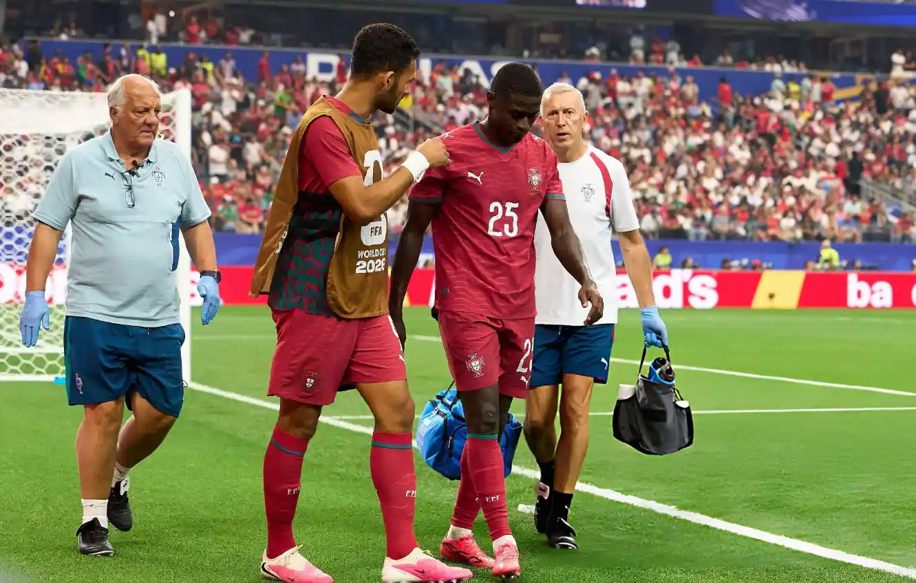 Ahora, los jugadores que necesiten atención médica deberán salir de la cancha y estar afuera por al menos un minuto