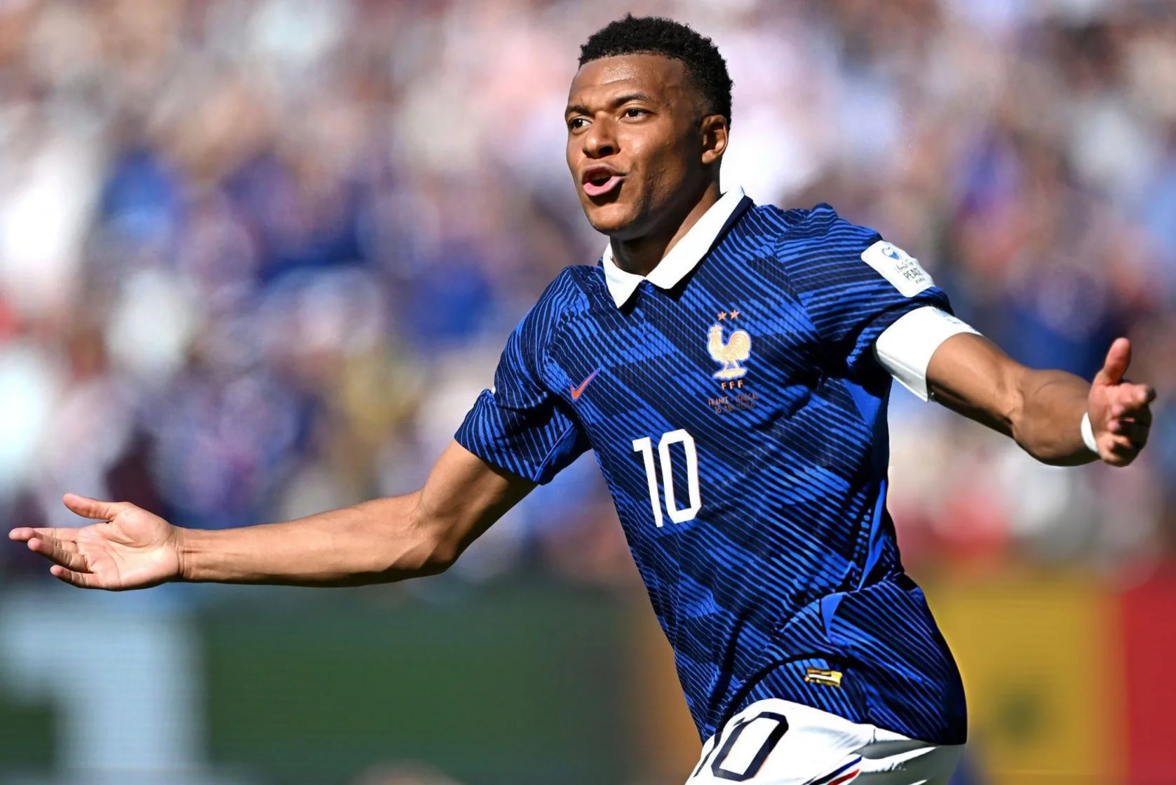 La titular le ganó a la reserva: Francia venció 3-1 en su debut frente a Senegal