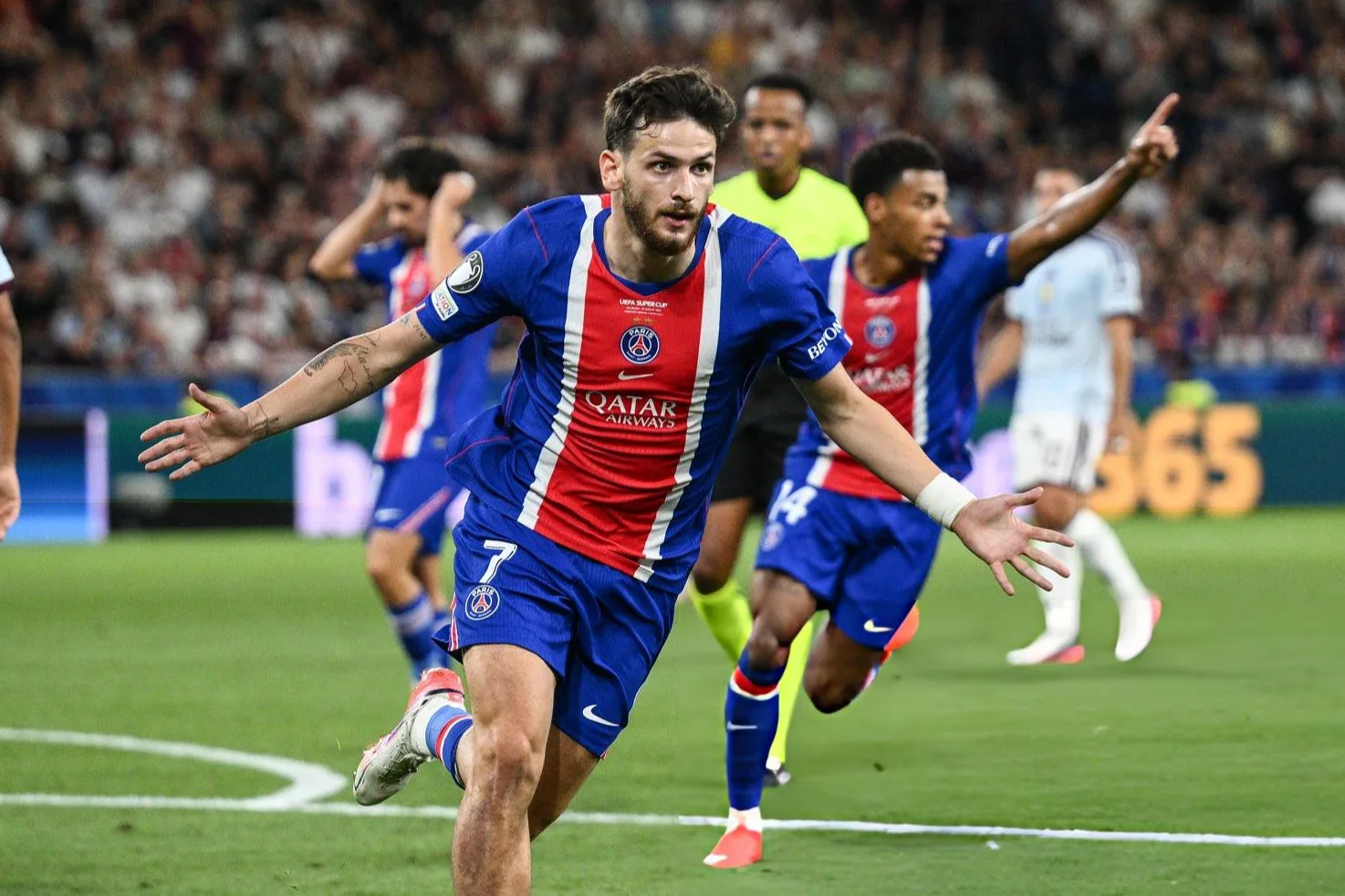 Amo y señor de Europa: el París Saint-Germain le ganó 2-1 al Aston Villa y consiguió su segunda Supercopa consecutiva