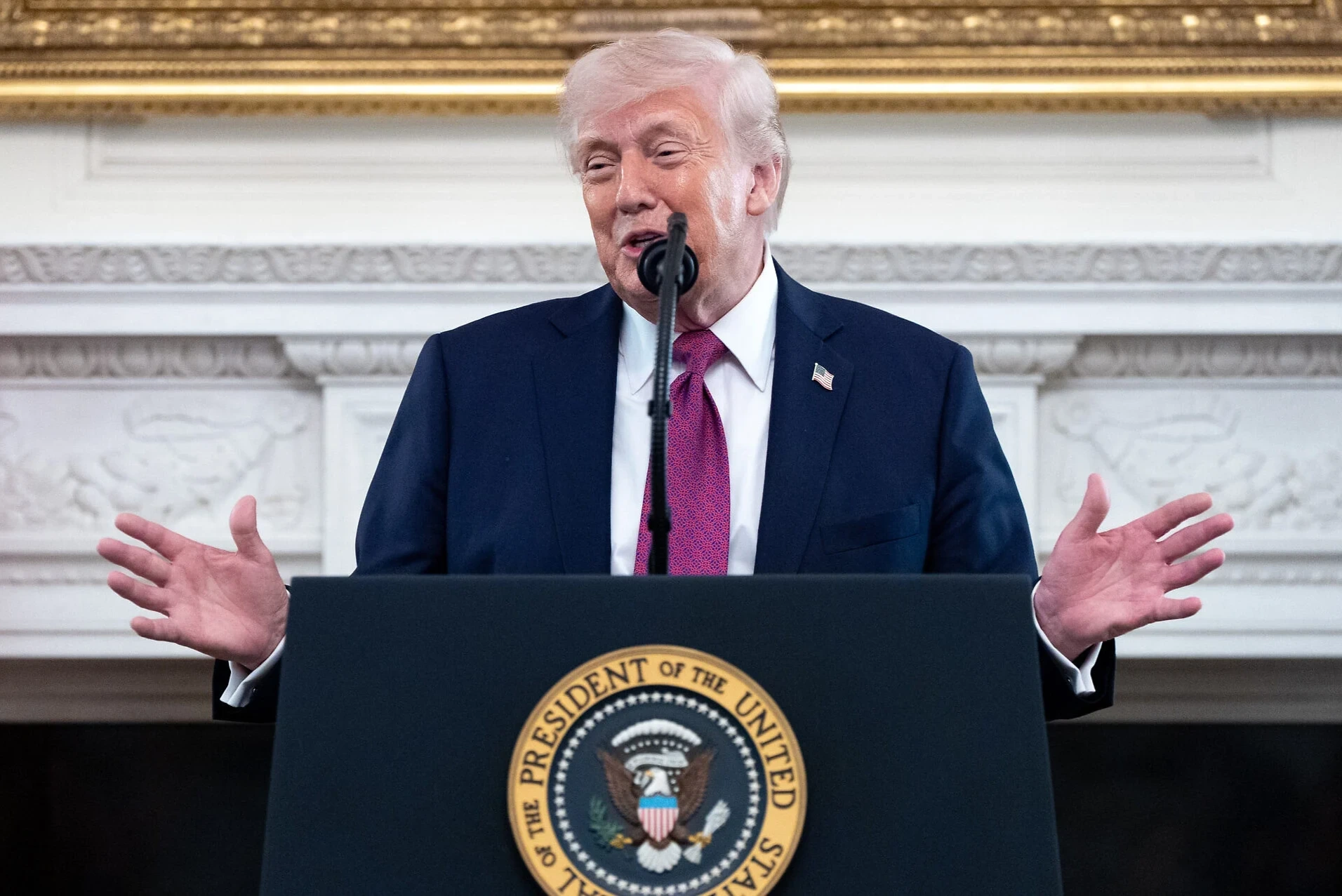 Donald Trump warns: “We will attack anyone who tries to lay mines in the Strait of Hormuz”