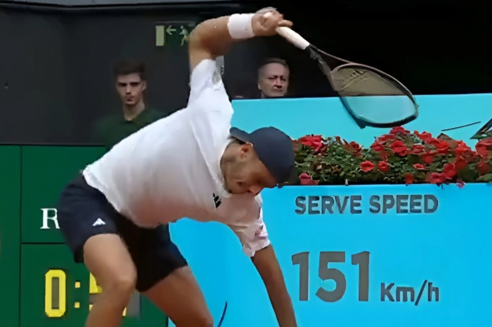 Francisco Cerúndolo destroyó su raqueta tras perder un set y quedó eliminado del Masters 1000 de Madrid