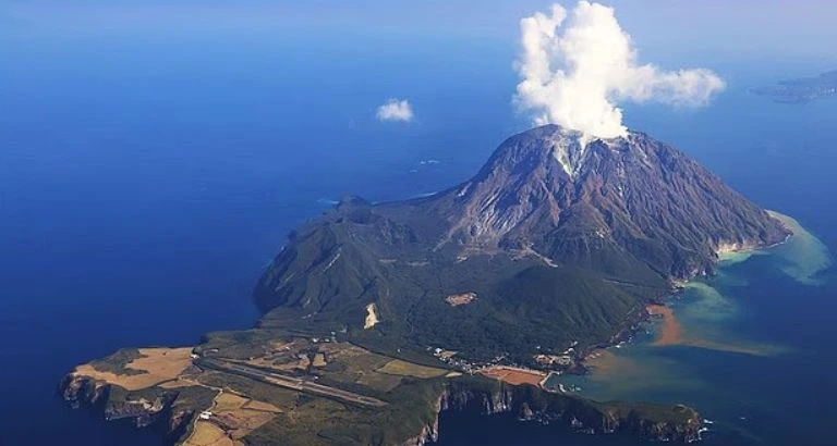 Volcan Kikai | revista Communications Earth & Environment