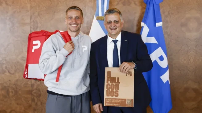 Horacio Marín junto a Esteban Gutiérrez, CEO de PedidosYa.