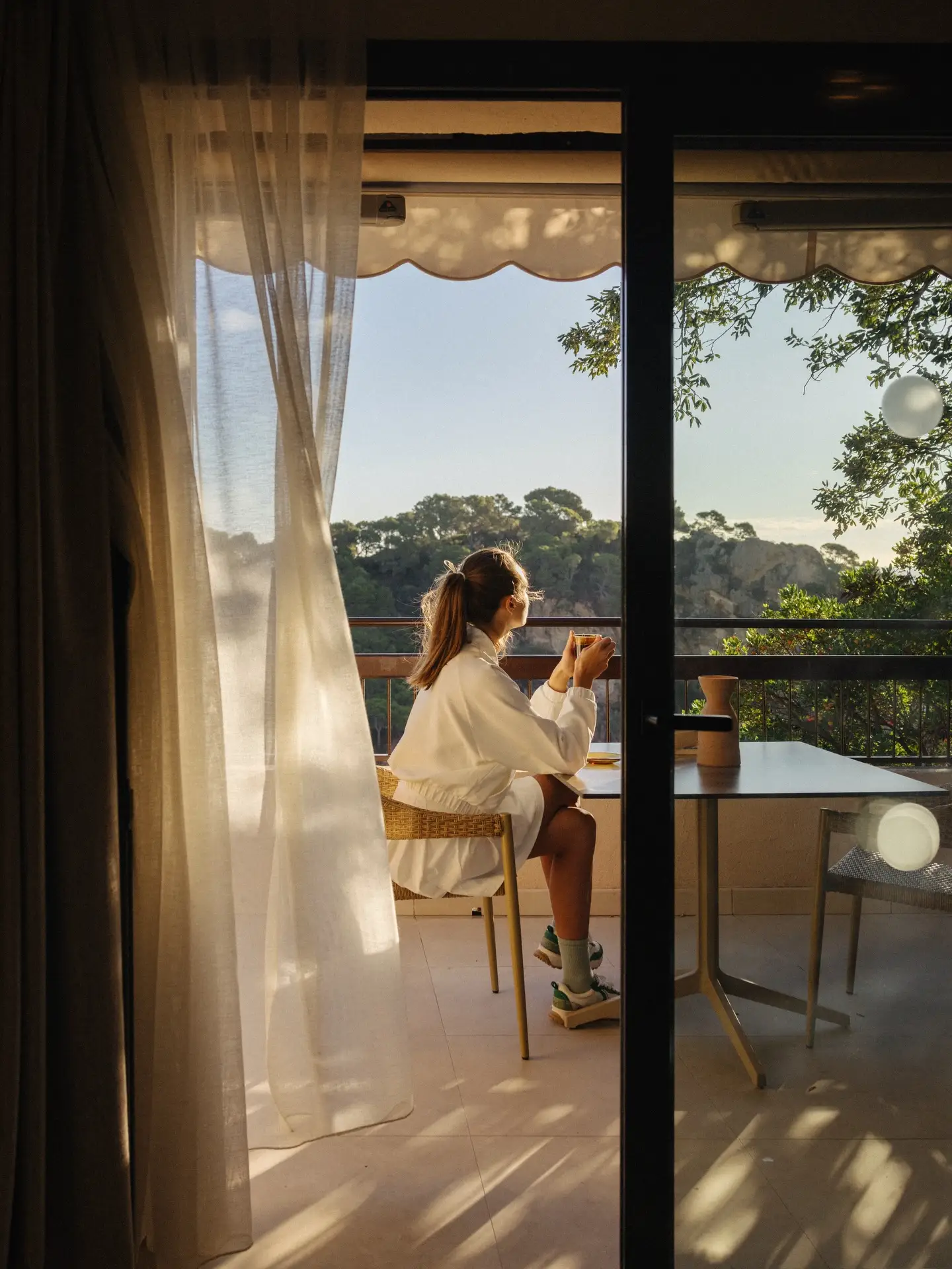 The identity of ZEL allows for anticipating a proposal oriented towards relaxed luxury